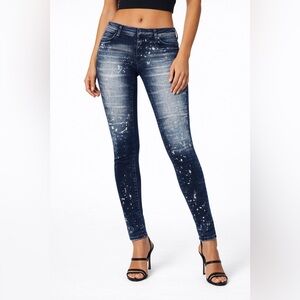 BEBE The Quinn Skinny Legging Jean - Snow Wash- 26